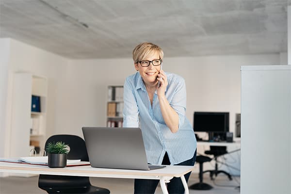 https://tower.10bestwebhosting.com/wp-content/uploads/2023/04/Smiling-businesswoman-with-short-haircut-in-glasses-and-blue-shirt-standing-at-the-office-desk-in-front-of-laptop.jpg